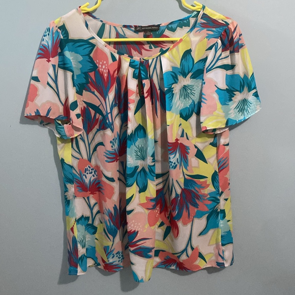 ADRIANNA PAPELL PASTEL FLORAL TOP PERFECT AND BEAUTIFUL LIGHT WEIGHT SIZE L